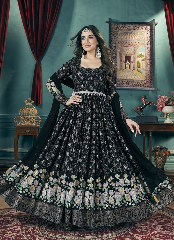 Lassya Fashion Black Wedding Wear Gown with Metallic Foil Work