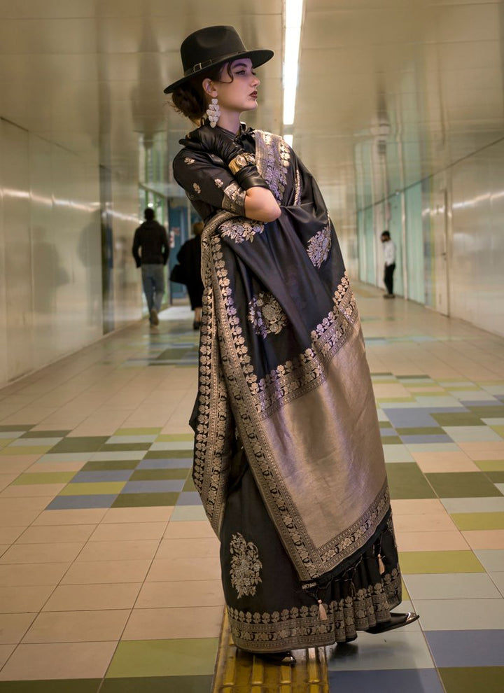 Lassya Fashion Black Silk Saree with Handloom Weaving