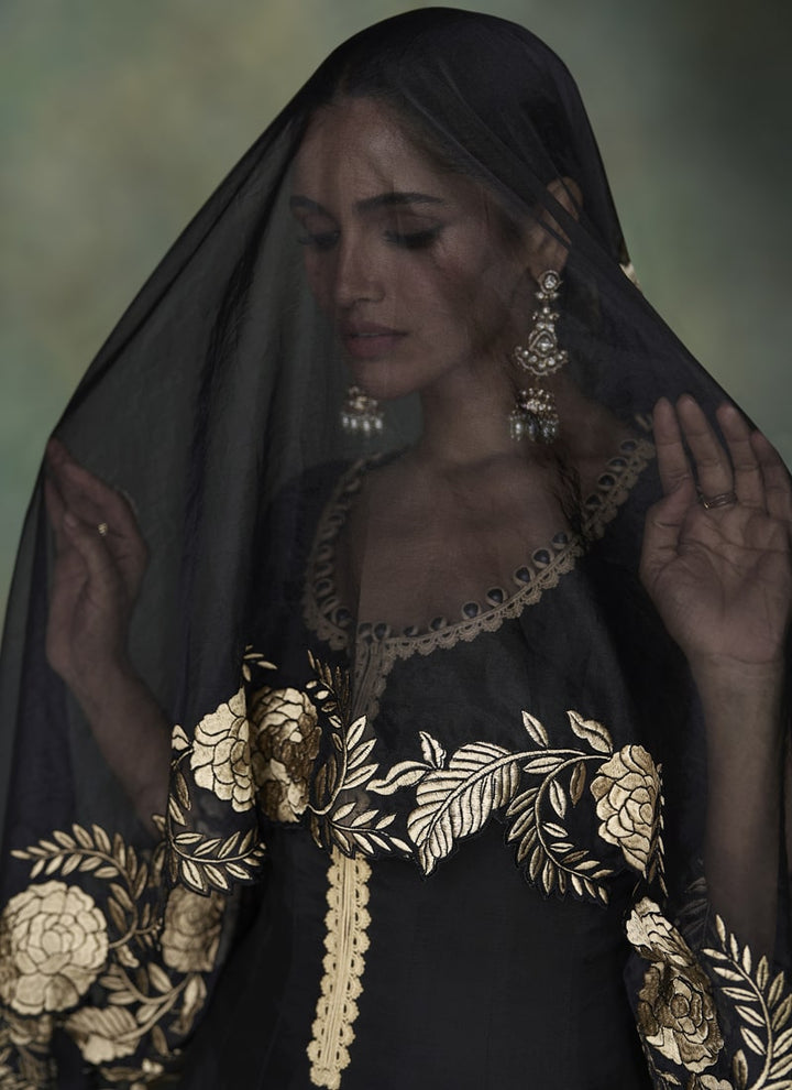 Lassya Fashion Black Elegant Wedding Wear Gown in Pure Silk with Organza Dupatta